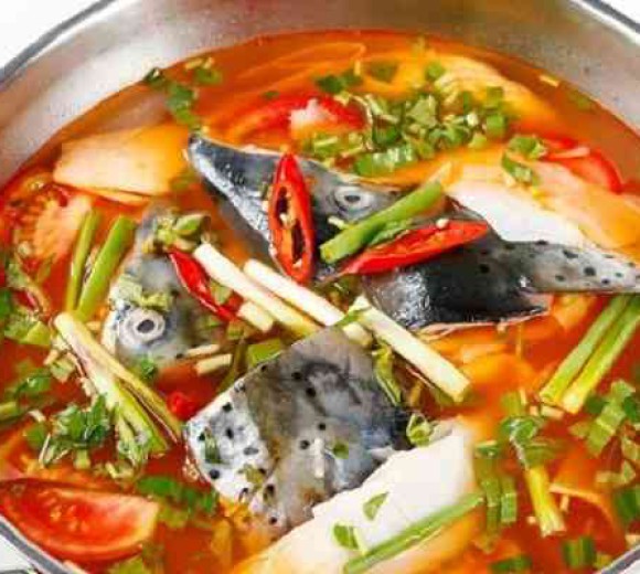 Lẩu cá hồi măng chua 