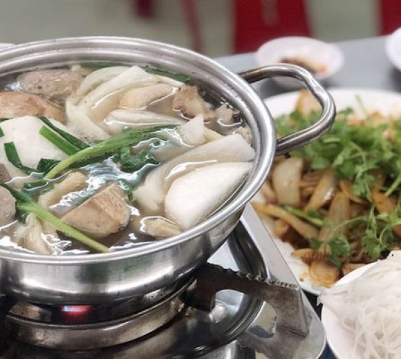 Lẩu sườn măng chua 