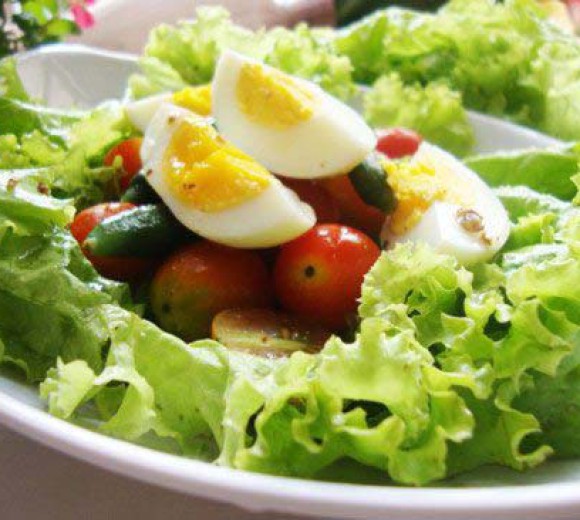 Sà lách trộn dâù dấm 2 trứng 