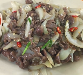 Bò xào hành tây