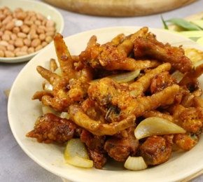 Chân gà quái thú