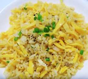 Cơm chiên tỏi trứng