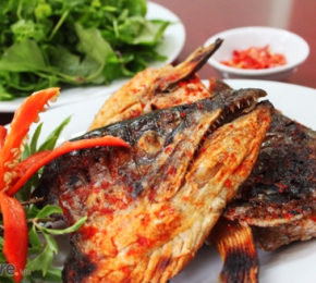 Đầu cá hồi nướng muối ớt
