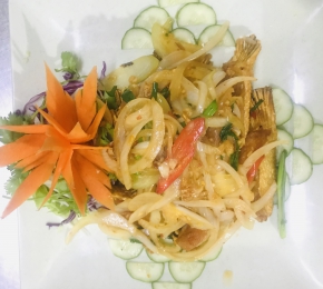 Vi cá hồi chiên nước mắm